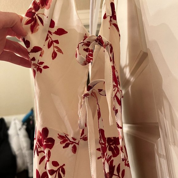 Flirty & Fun Floral Summer Dress - Picture 4 of 7